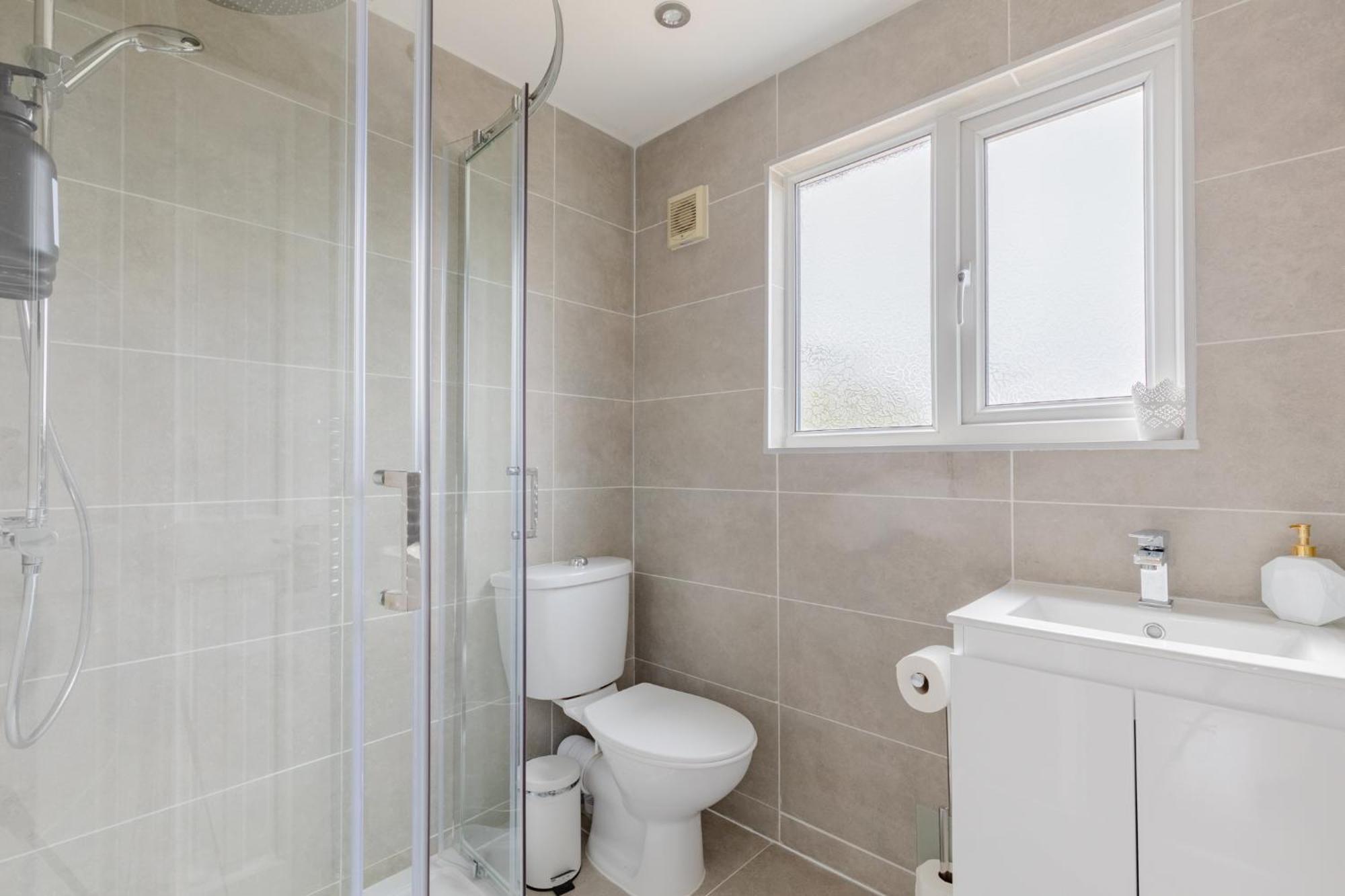 Spacious 4bd With Large Garden East London