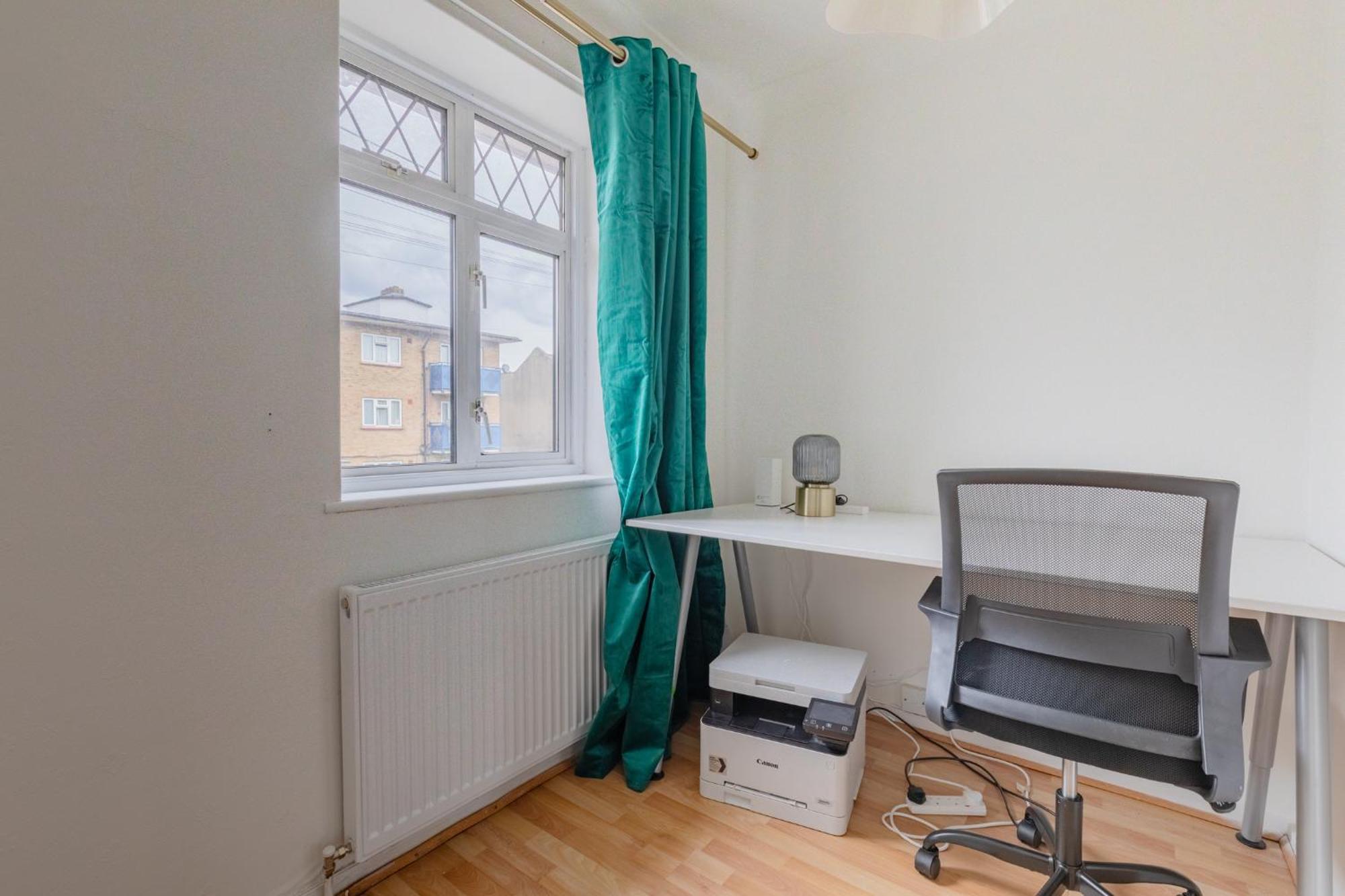 Holiday home Spacious 4bd With Large Garden East London