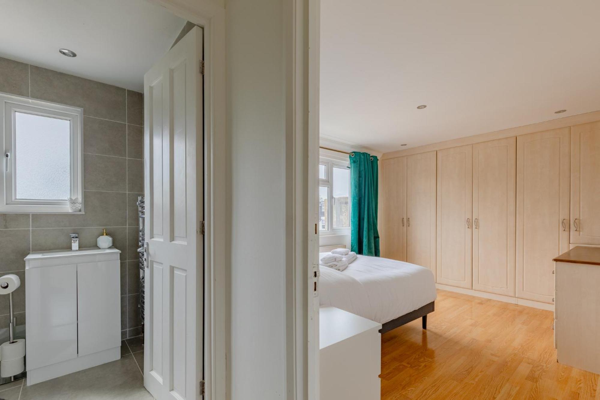 Spacious 4bd With Large Garden East London